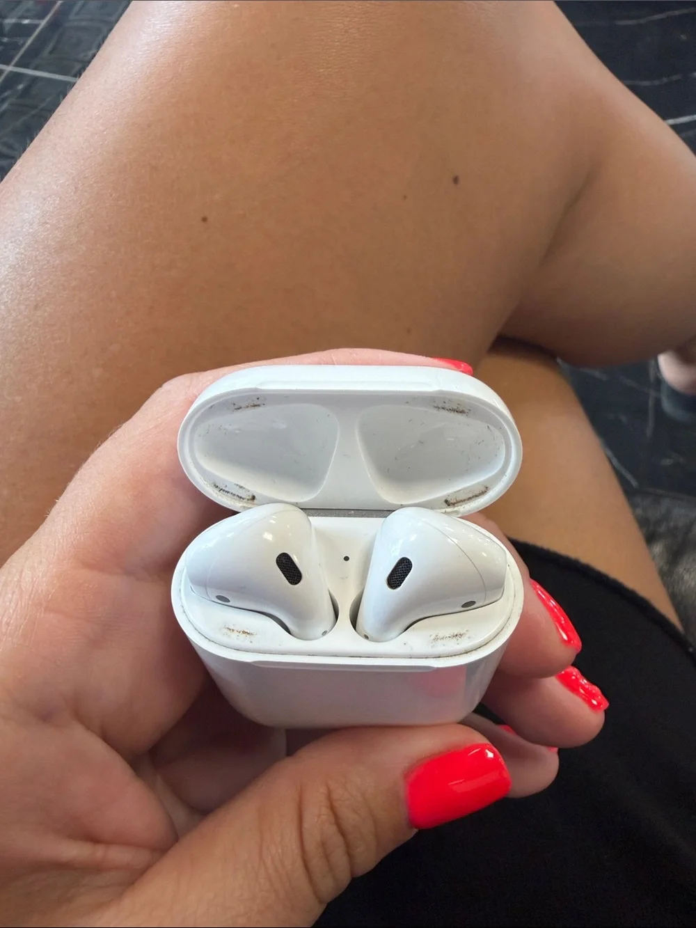 Apple White Earbud Charging Case